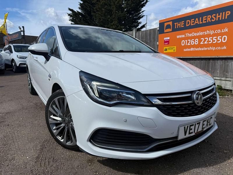 Used Vauxhall Astra Elite 160 HP (117 kW) 2017 White Hatchback