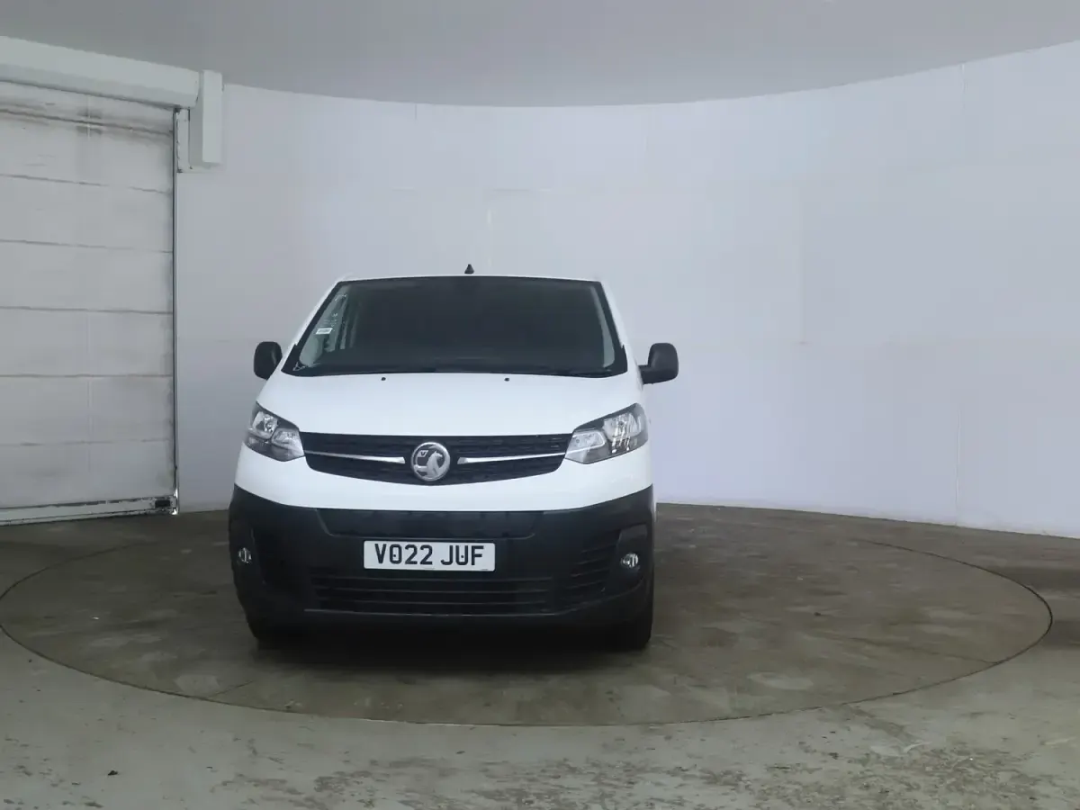 Used Vauxhall Vivaro 100 kW (136 HP) 2022 White MPV