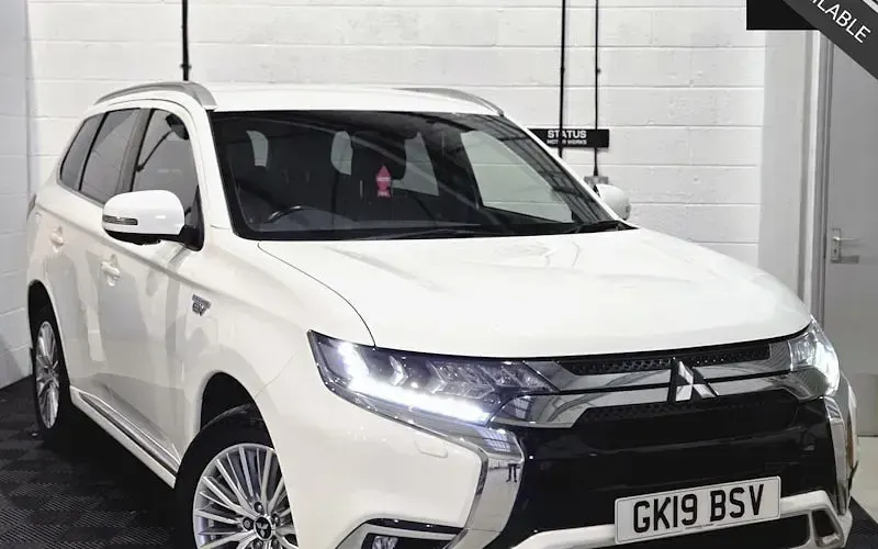 Begagnad Mitsubishi Outlander P-HEV 177 HK (130 kW) 2018 Kombi