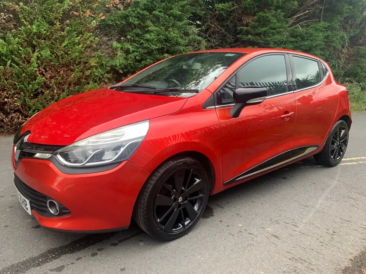 Used Renault Clio Dynamique 90 HP (66 kW) 2013 Red Hatchback