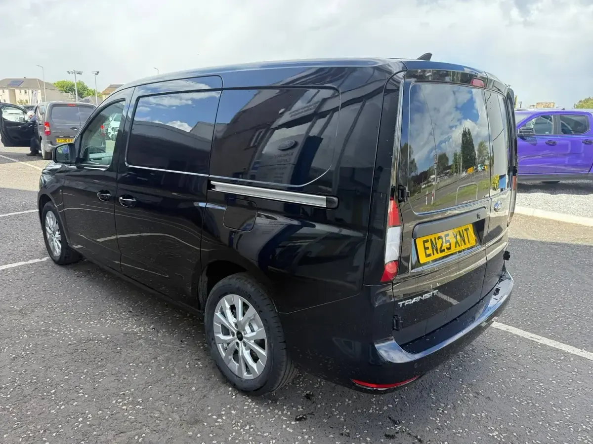 Begagnad Ford Transit Connect Limited 122 HK (89 kW) 2025 Svart Minibuss