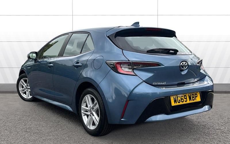 Begagnad Toyota Corolla 122 HK (89 kW) 2022 Halvkombi