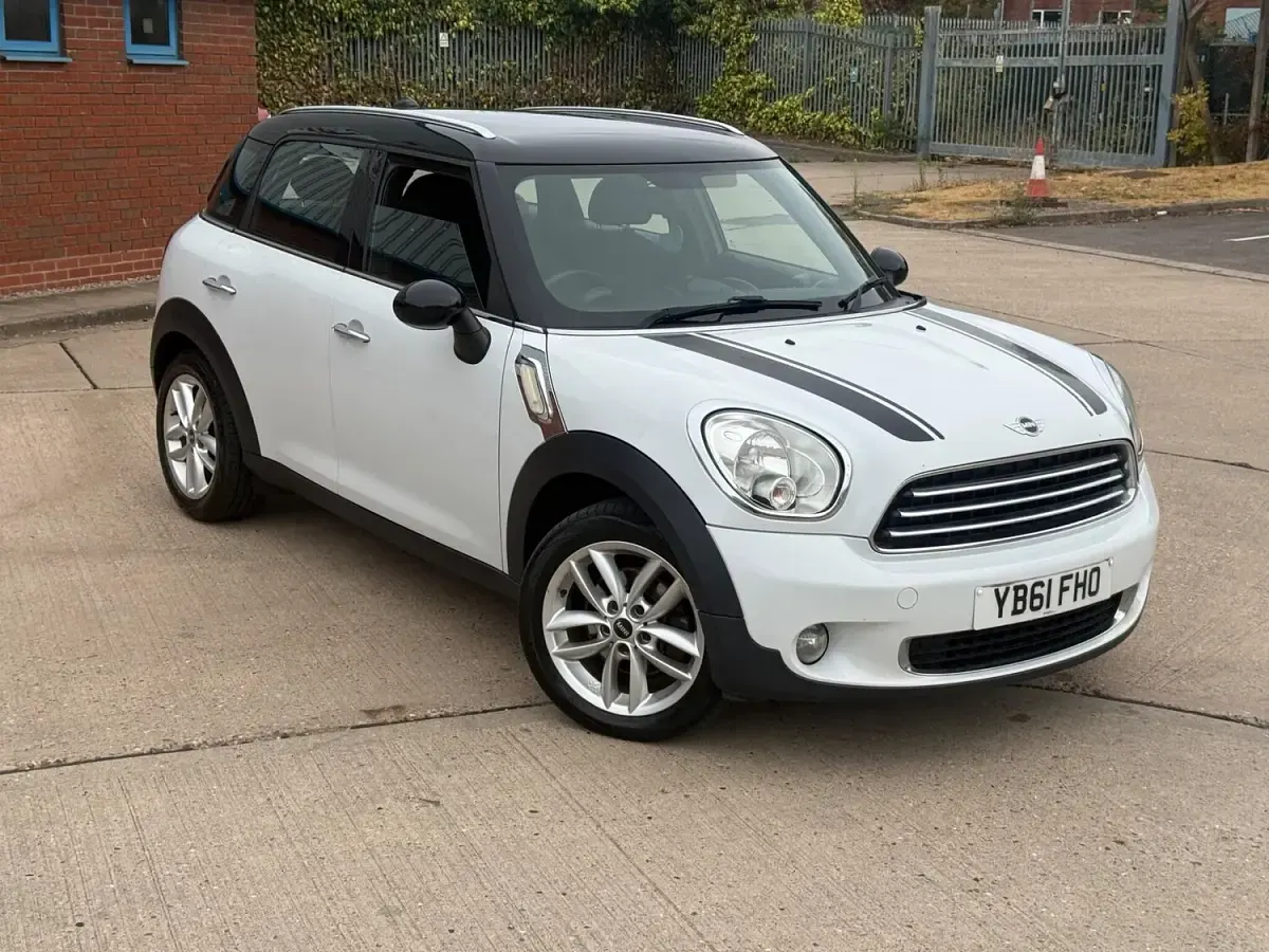 Used Mini Cooper D 2012 White Hatchback