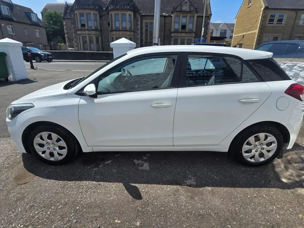 Used Hyundai i20 2016 White Hatchback