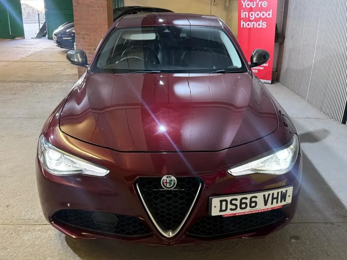 Used Alfa Romeo Giulia Super 200 HP (147 kW) 2016 Red Sedan