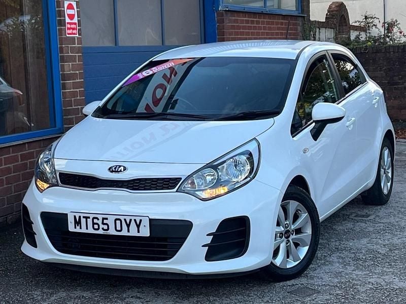 White Used 2015 Kia Rio Hatchback | £6,495 (Fair price) - Image 1/4