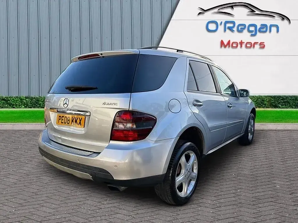 Usado Mercedes ML320 222 HP (163 kW) 2008 Prateado SUV