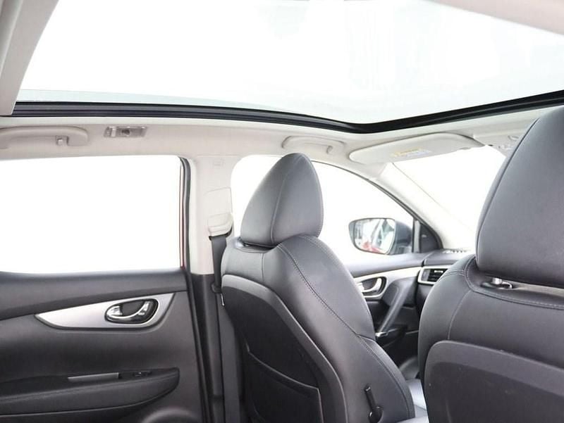 Used Nissan Qashqai Tekna 150 HP (110 kW) 2019 Red SUV