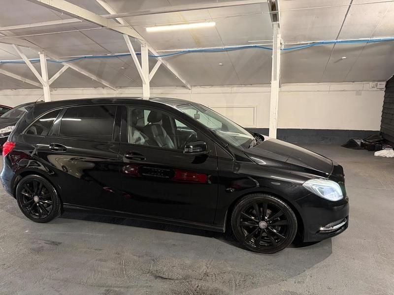 Used Mercedes B200 136 HP (100 kW) 2014 Black MPV