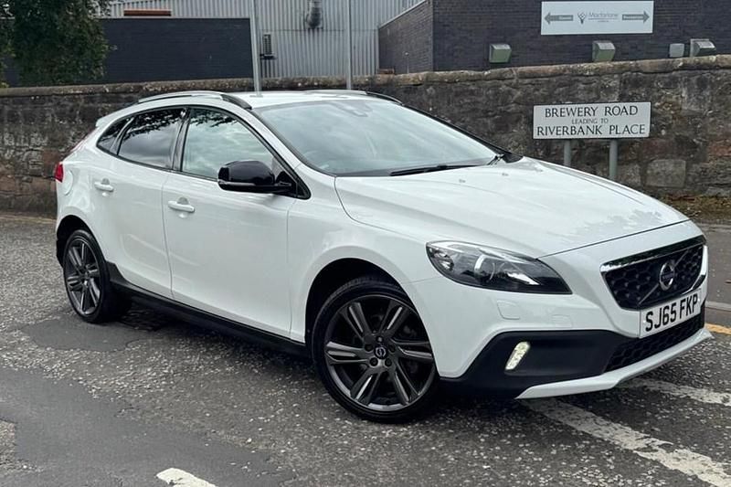 White Used 2015 Volvo V40 CC Estate | £6,995 (Fair price) - Image 1/1