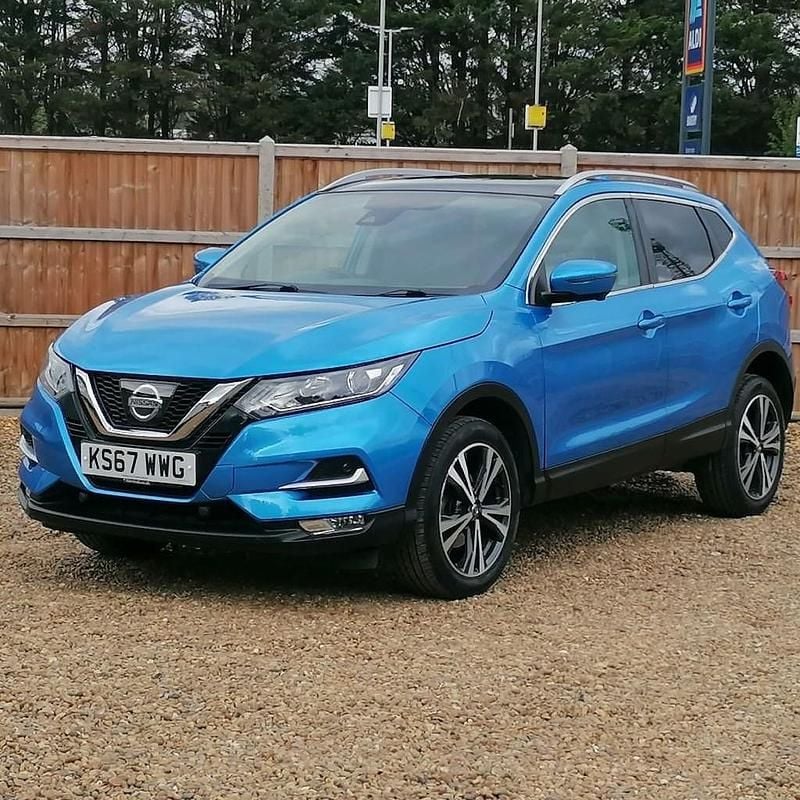 Blue Used 2017 Nissan Qashqai N-Connecta SUV | £9,900 (Good price) - Image 1/4