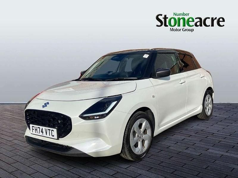 Second-hand Suzuki Swift 82 CP (60 kW) 2025 Alb Hatchback
