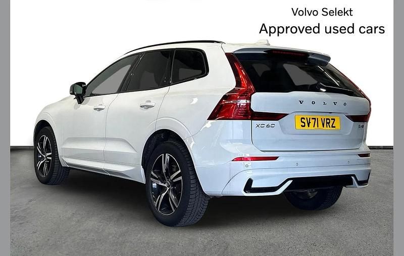 Used Volvo XC60 R-Design 194 HP (142 kW) 2021 White SUV