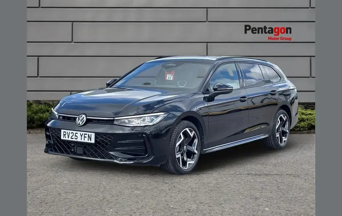 Used VW Passat R-line 200 HP (147 kW) 2025 Black Estate