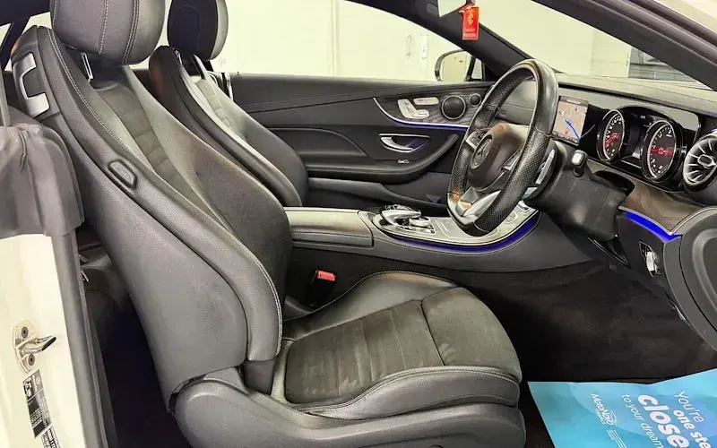 Begagnad Mercedes E220 AMG Line Premium 194 HK (142 kW) 2020 Sportkupé