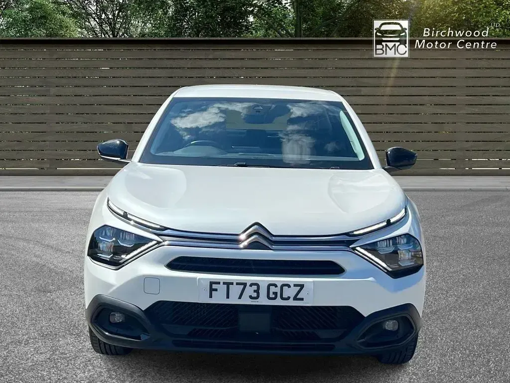 Used Citroën C4 PureTech 102 HP (75 kW) 2023 White SUV