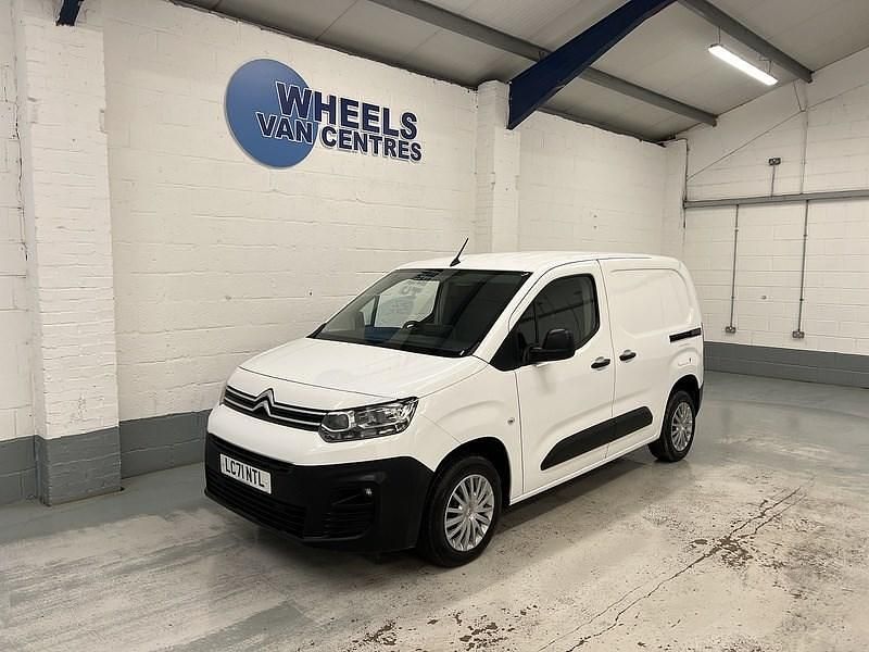 Used Citroën Berlingo 75 HP (55 kW) 2021 White MPV