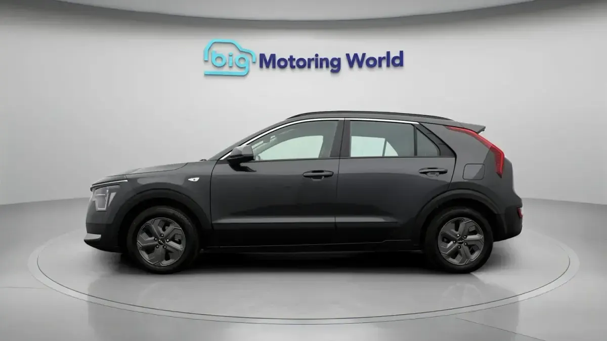 Usado Kia Niro 141 HP (103 kW) 2023 Cinzento SUV