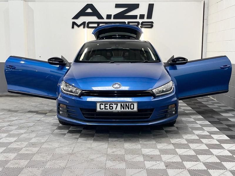 Begagnad VW Scirocco Black Edition 125 HK (91 kW) 2017 Blå Sportkupé