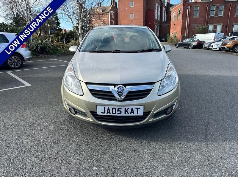 Used Vauxhall Corsa Design Edition 79 HP (58 kW) 2008 Gold Hatchback