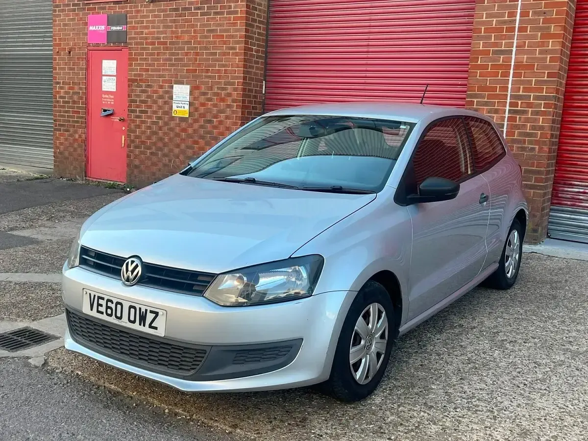 Used VW Polo S 70 HP (51 kW) 2011 Silver Hatchback