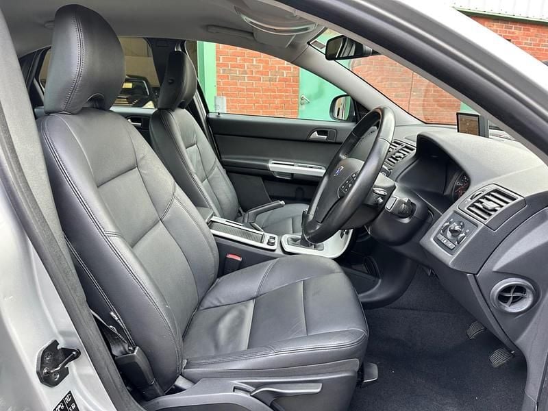 Used Volvo S40 SE Lux 145 HP (106 kW) 2012 Silver Sedan