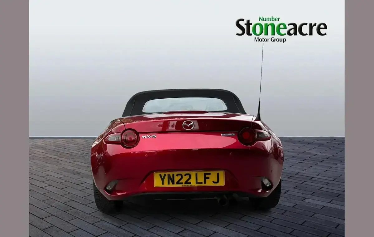 Używany Mazda MX5 Inclusive 132 KM (97 kW) 2022 Czerwony Kabriolet