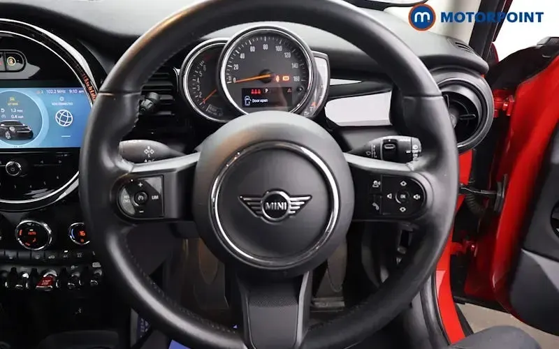 Used Mini Cooper Classic 136 HP (100 kW) 2022 Red Hatchback