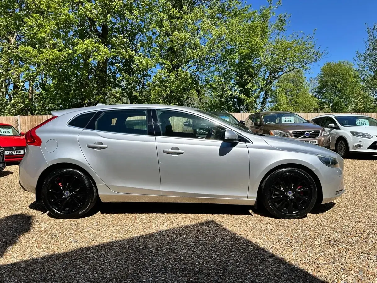 Begagnad Volvo V40 SE Lux 2013 Silver Halvkombi