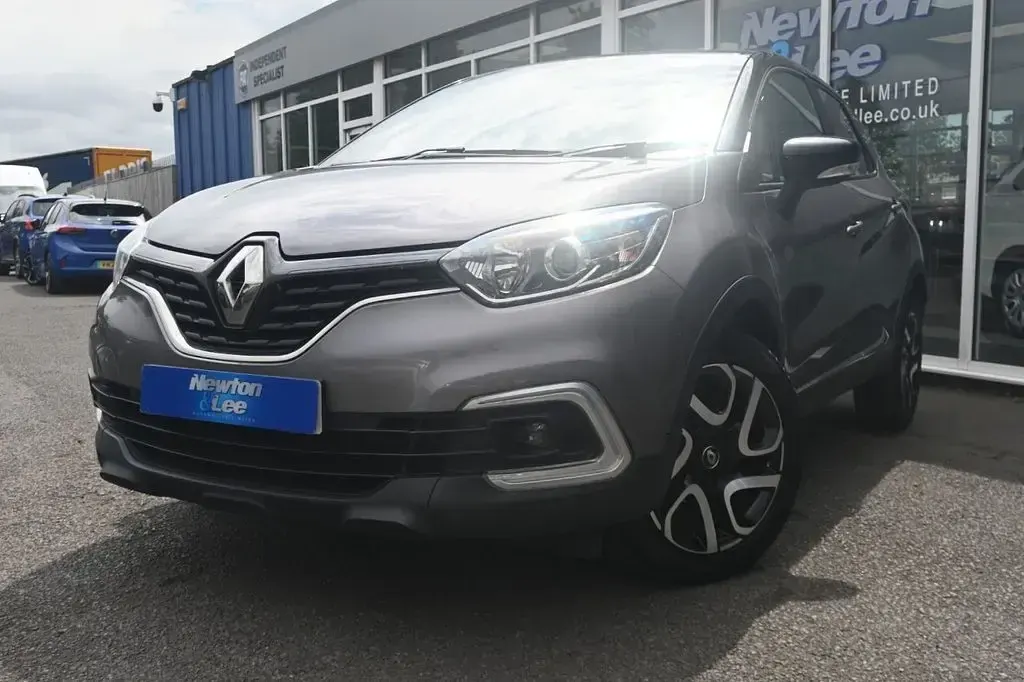Used Renault Captur Iconic 90 HP (66 kW) 2018 Grey/black SUV