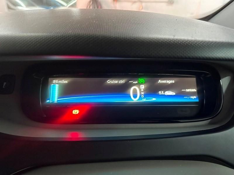 Used Renault Zoe Dynamique 64 kW (88 HP) 2014 White Hatchback