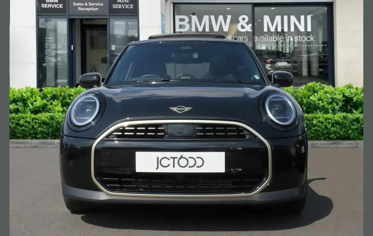 Used Mini Cooper Exclusive 113 kW (154 HP) 2025 Black Hatchback