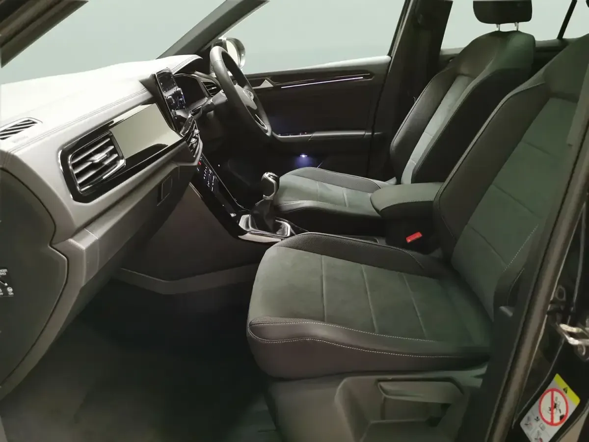 New VW T-Roc Design 2025 Black SUV