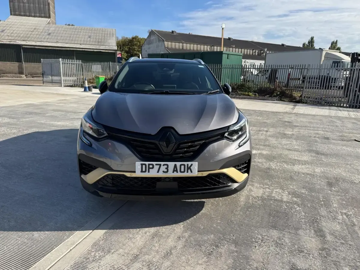 Used Renault Captur Engineered 143 HP (105 kW) 2023 Grey/black SUV