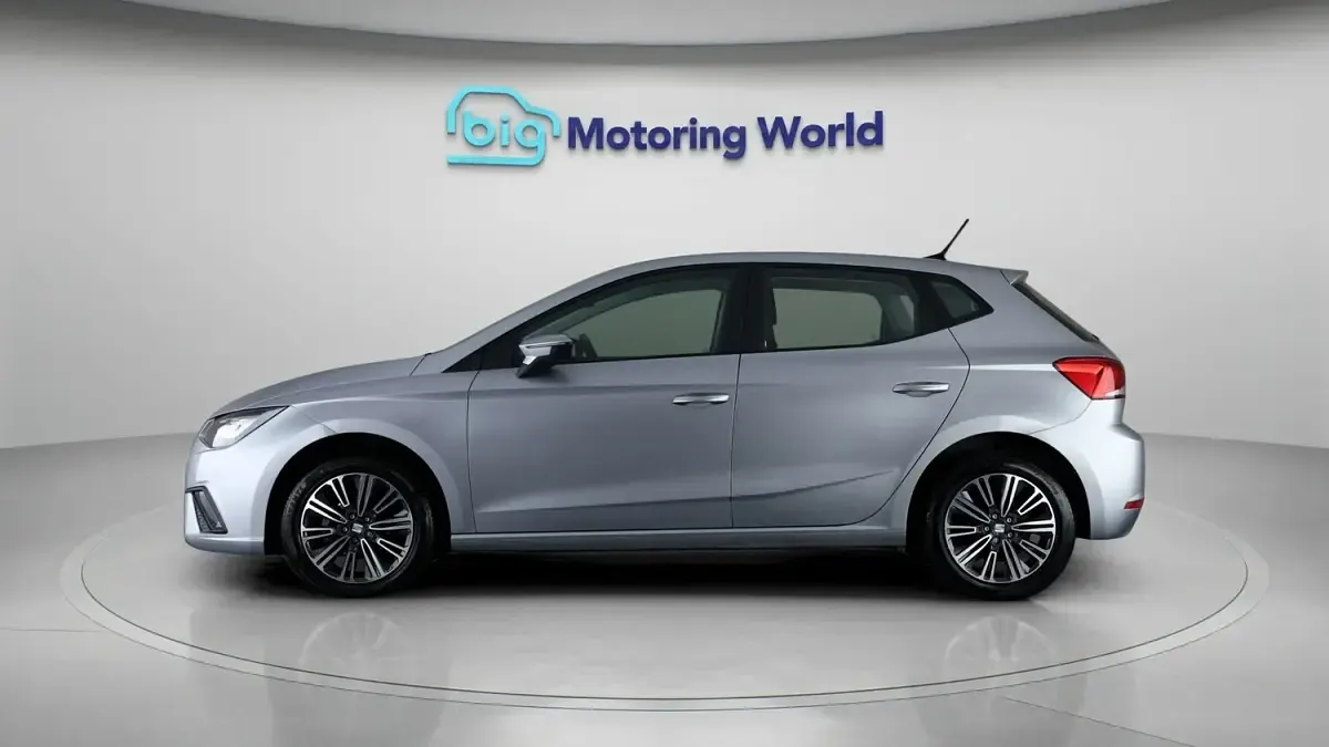 Used Seat Ibiza SE Technology 94 HP (69 kW) 2023 Silver Hatchback