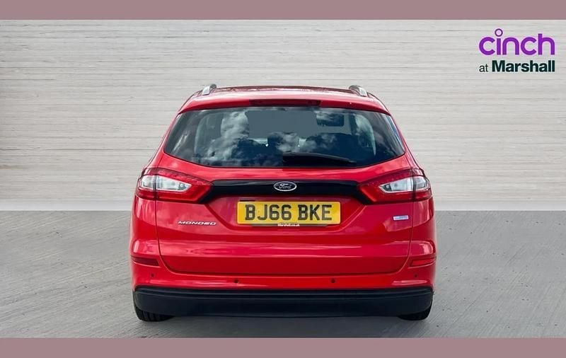 Used Ford Mondeo Zetec 120 HP (88 kW) 2016 Red Estate