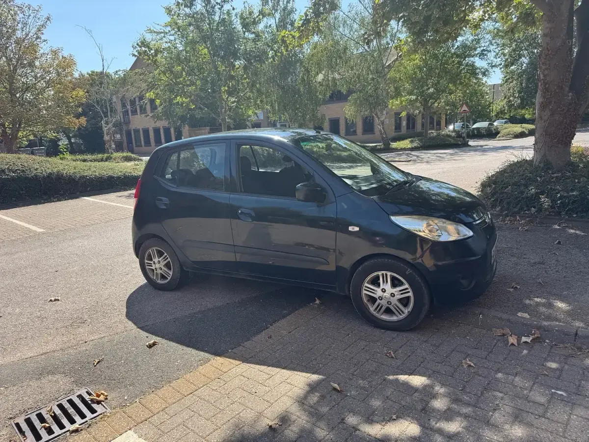 Used Hyundai i10 Comfort 77 HP (56 kW) 2010 Black Hatchback