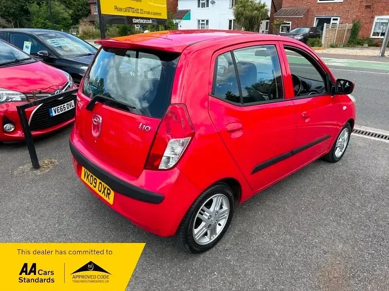 Used Hyundai i10 Style 77 HP (56 kW) 2009 Red Hatchback
