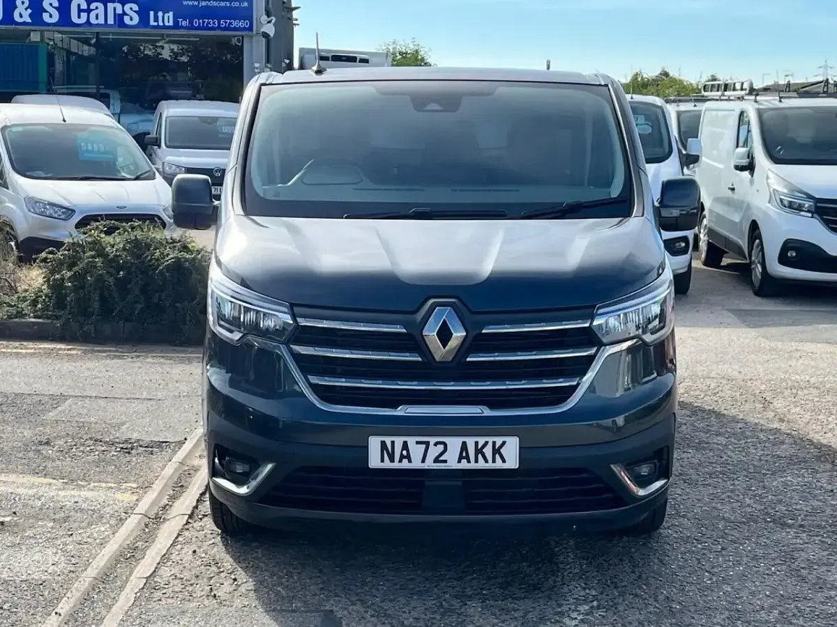 Used Renault Trafic 130 HP (95 kW) 2022 Grey MPV