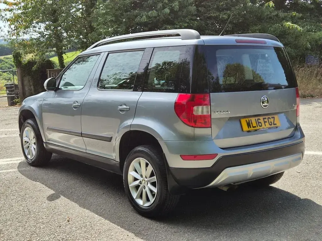 Used Skoda Yeti 110 HP (80 kW) 2016 Grey SUV
