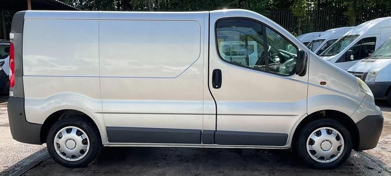 Used Vauxhall Vivaro 90 HP (66 kW) 2010 Silver MPV