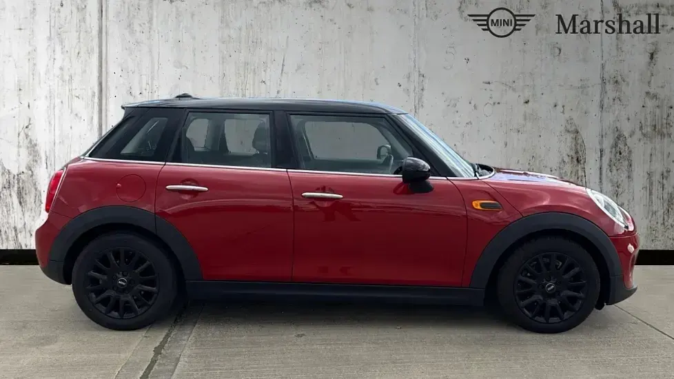 Used Mini Cooper Hatch 136 HP (100 kW) 2017 Red Hatchback