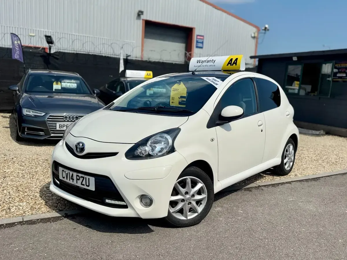 Used Toyota Aygo 68 HP (50 kW) 2014 White Hatchback