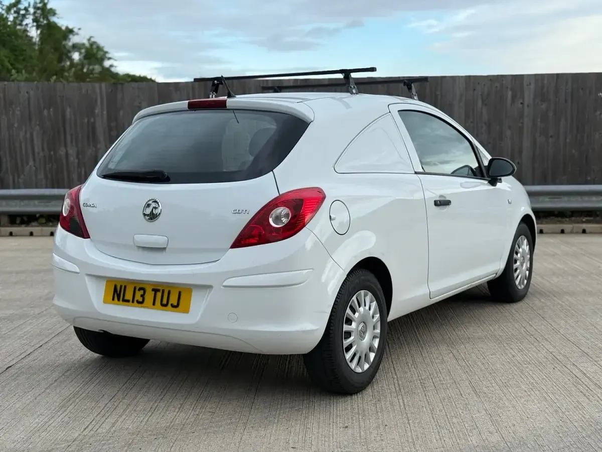 Used Vauxhall Corsa 2013 White Hatchback