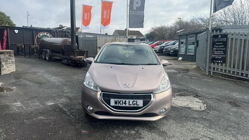 Used Peugeot 208 Active 70 HP (51 kW) 2014 Pink Hatchback