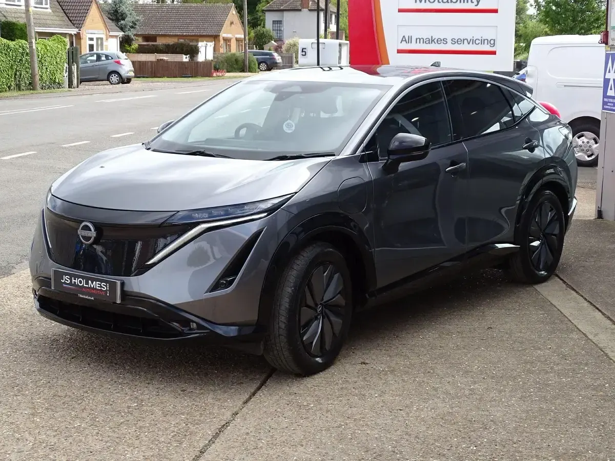 Usado Nissan Ariya Advance 160 kW (218 CV) 2023 Gris SUV
