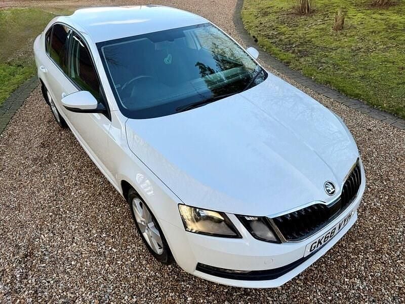 Used Skoda Octavia SE 2018 White Hatchback
