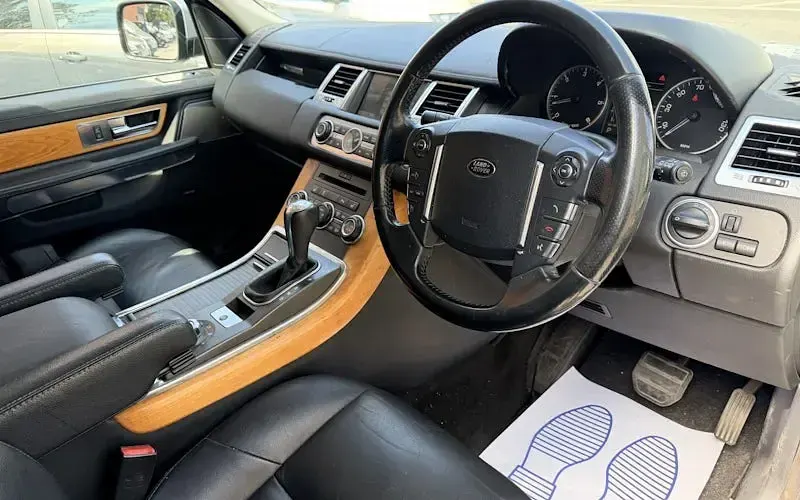 Used Land Rover Range Rover SE 258 HP (189 kW) 2011 Silver SUV