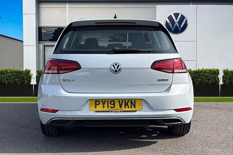 Used VW Golf VII SE 130 HP (95 kW) 2019 Silver Hatchback