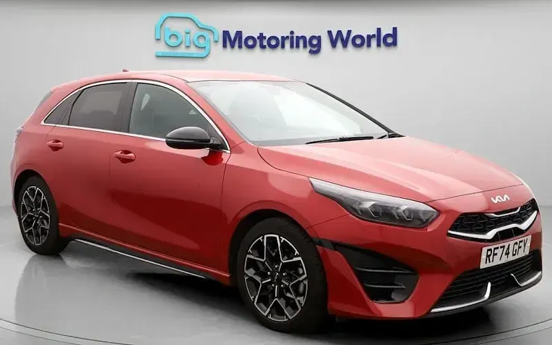 Usado Kia Ceed GT-Line 140 HP (102 kW) 2024 Vermelho Citadino